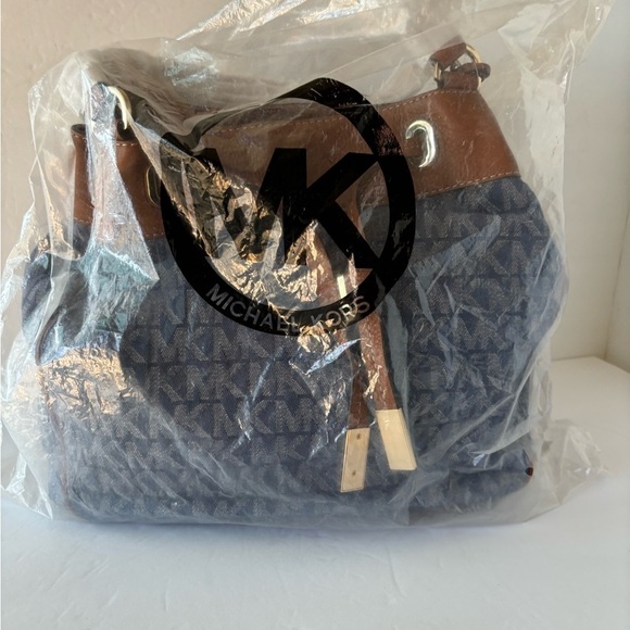 Michael Kors NWT Marina Signature Print Denim & Leather Drawstring Bucket Bag - Picture 5 of 13